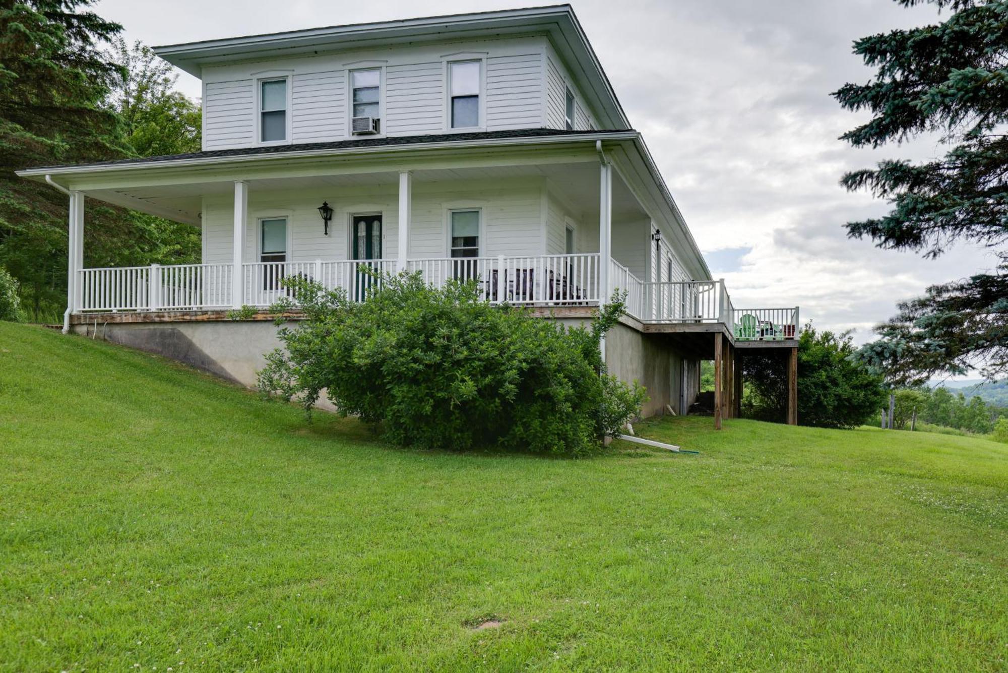 Lawrenceville Apartment With Deck Near Gaming Lands! Bagian luar foto