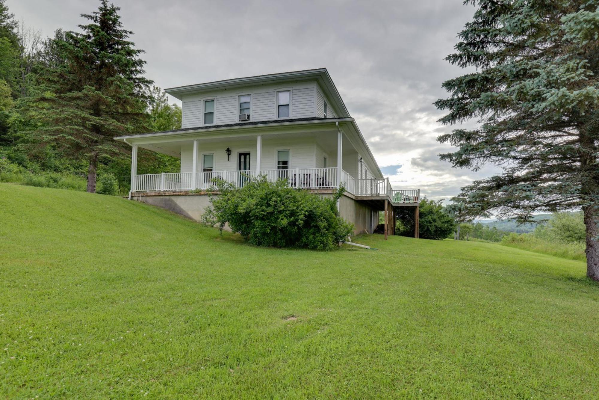 Lawrenceville Apartment With Deck Near Gaming Lands! Bagian luar foto